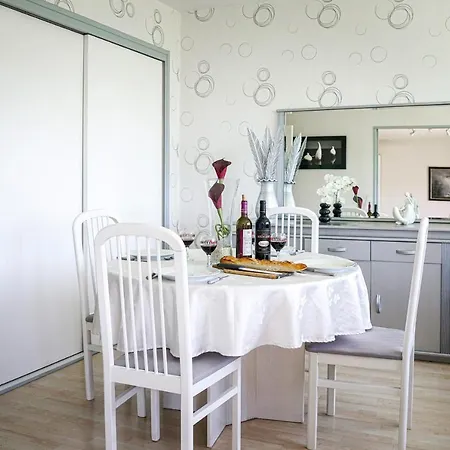- Av Mermoz - Proche Tous Commerces - 4/6 Pers Appartement